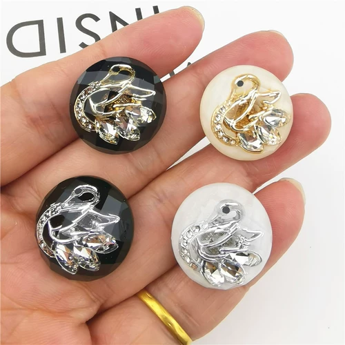 Металлический стразы Имитация Кристалл Круглый Круглый Кардиган Свитер Топ Кнопка Одежда Универсальное украшение женского высокого класса