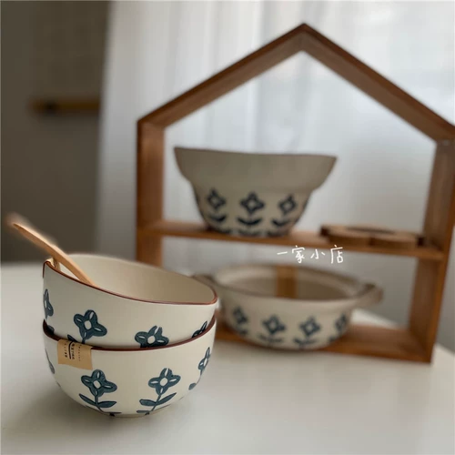 Небольшой магазин у меня есть маленькая голубая цветочная глиняная посуда, японский стиль, миска с овощной блюдо для лапши для супа