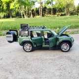 Land Rover, реалистичная модель автомобиля для мальчиков, игрушечная машина со светомузыкой, масштаб 1:24