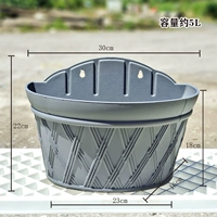 Бамбуковая стена висит светло -серый