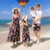Khác nhau cha mẹ-con mặc mùa hè mẹ và con gái váy phong cách nước ngoài lưới đỏ bãi biển kỳ nghỉ gia đình cha-con bốn - Trang phục dành cho cha mẹ và con
