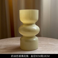 Кремовая стеклянная ваза