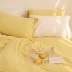 Mật độ cao hai lớp sợi ngỗng vàng ánh sáng vàng tấm bốn mảnh cotton 1,8m2.0m ​​chăn bông trải giường - Bộ đồ giường bốn mảnh
