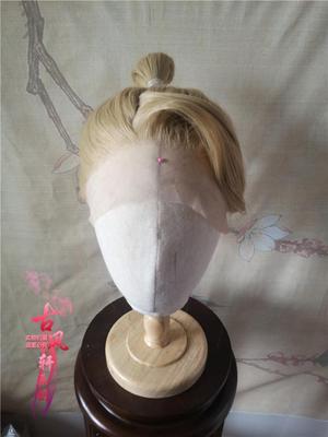 taobao agent Gufengxuan hand hook Rocoma's tits golden wigs in front of lace wonderful adventure gold