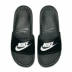 NIKE Benassi màu đen và trắng hook chữ móc logo lớn nam và nữ đôi dép đi biển 818736-011 - Dép thể thao Dép thể thao