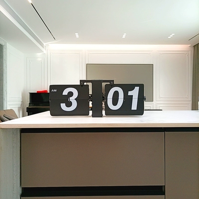Европейская стиль часов ретро -машина автоматическая страница поворот гостиные гостиные