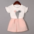 Bộ đồ trẻ em mùa hè mới cho bé gái Hàn Quốc thời trang giản dị áo thun kem tay ngắn + quần short hai dây phù hợp với 3067 bán quần áo trẻ em Phù hợp với trẻ em