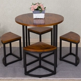 Американский стиль железной ретро -столик для кофейного столика маленький круглый столик минималистский круглый деревянный столик для обеда кафе маленький стол и стул Комбинированный стол