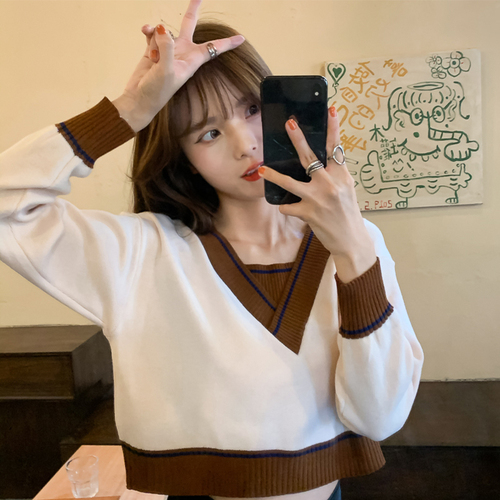 Early autumn Korean soft sweater women's contrast short sweater loose 2021 new Hong Kong retro chic top