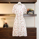 Летнее длинное платье, большой размер, коллекция 2023, подходит для полных девушек, по фигуре, V-образный вырез, короткий рукав, в цветочек