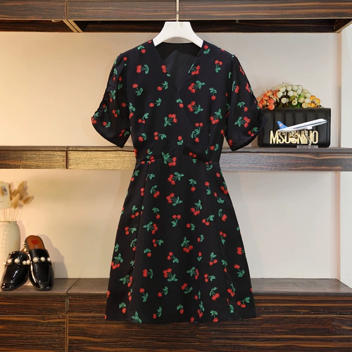 Летнее длинное платье, большой размер, коллекция 2023, подходит для полных девушек, по фигуре, V-образный вырез, короткий рукав, в цветочек