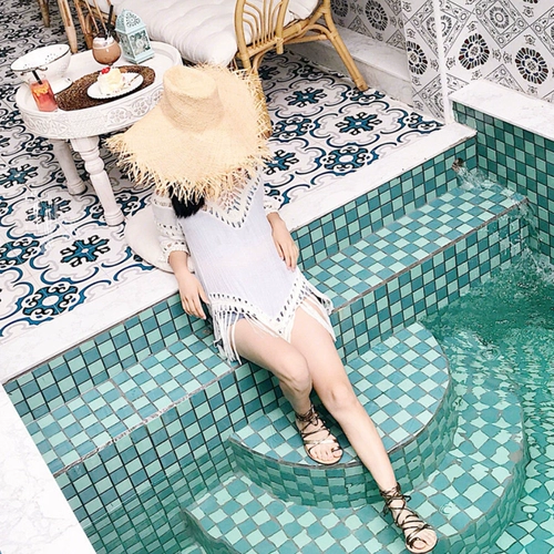 Бассейн, зеленая мозаика, дорожная вилла, популярно в интернете