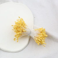 Около 350 оранжевого желтого