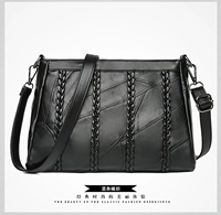 Украшение из вертикальной косы