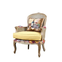 Желтого цвета