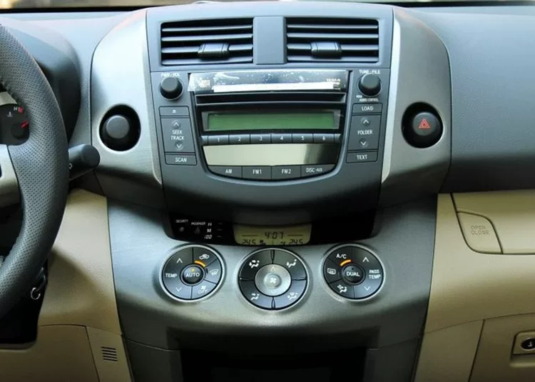 Применимый оригинальный CD-проигрыватель Toyota RAV4, усилитель паров, старый Ронфан на оригинальной магнитоле RAV4, 6-дисковая станция