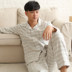 Bộ đồ ngủ nam và nữ mùa xuân và mùa thu mẫu đơn giản kẻ sọc nhung nhung chà nhám dày dịch vụ nhà bộ pijama Cặp đôi