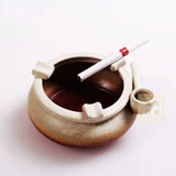 Керамическая древняя глиняная пешевая мода с резервуарами для хранения воды уничтожает огненную головку, сигареты, пепельная чашка.