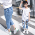 Cô gái lớn mặc mùa hè quần jean trẻ em Hàn Quốc phiên bản mới giản dị cô gái lưới đánh cá lỗ bảy điểm quần thủy triều Quần jean