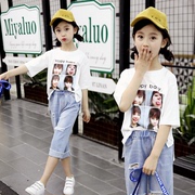 Cô gái mùa hè 2018 trẻ em mới của ngắn tay t-shirt lỗ jeans hai mảnh cô gái thời trang mùa hè phù hợp với