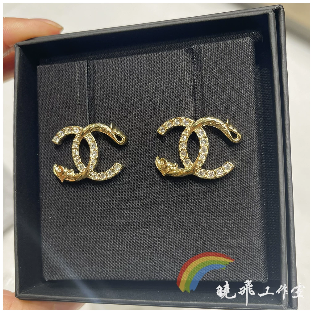 Двойные серьги с логотипами Chanel 23C, новые золотистые серьги-рыба хвост, декоративные серьги с двойной C