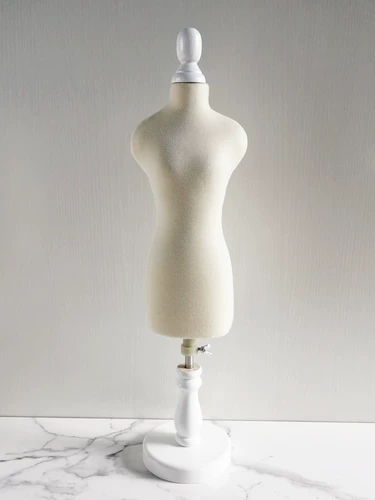 Модель модель питомника плюшевая одежда, кошачья собака, кошка, кошачья одежда для одежды на полке вешалка для собаки