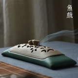 Рыба играет керамика творческая резьба ручной резьбы дзен ароматная ароматная ароматная ароматная печь Домашняя сандаловая леса Сомсон