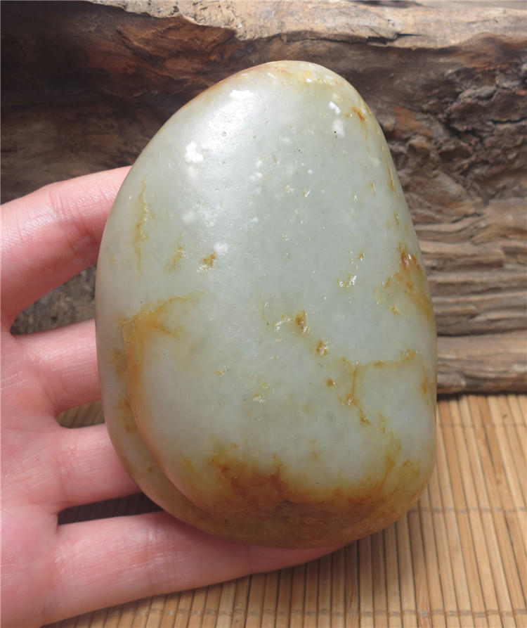 5. Нефрит, галтовка 7-9 см. 5. 5. 5х2.