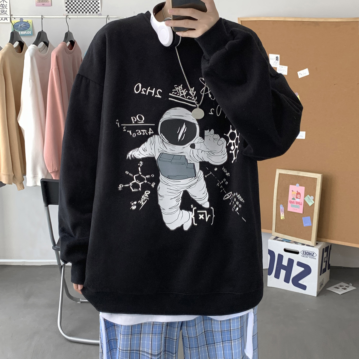 Men's sweater men's loose crew neck astronaut print casual Korean version autumn and winter Plush thickening students' ins bottoming