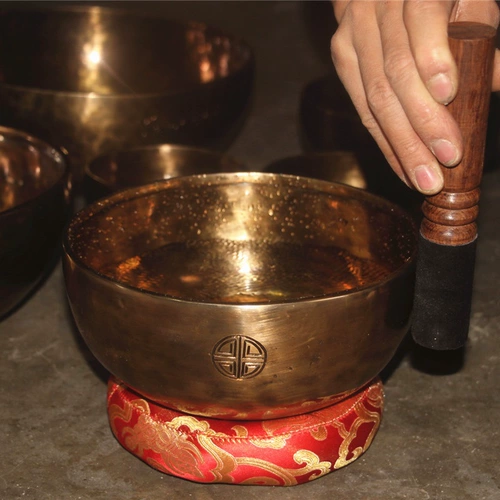 Подлинная полнолуние миска розовая чаша непала чистое ручная ручная работа ом звукорежига