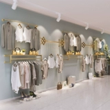 Девять -летящая часть магазина более 20 магазинов для одежды на стену
