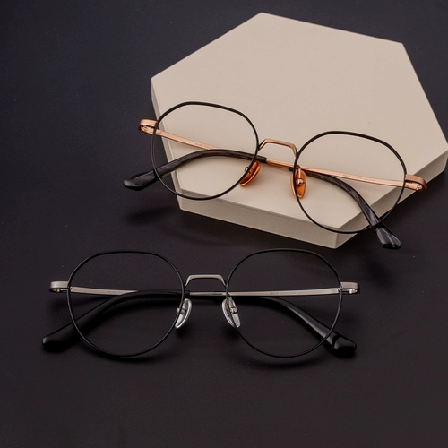 Pure Titanium Myopia Glasses Framework Женская корейская версия Tide Network может быть оснащена определенной степенью ультра -светлых ретро -коробок, обычные глаза,