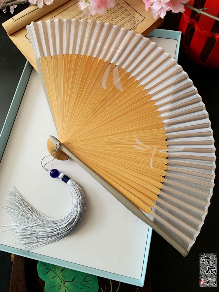Light Greydragonfly Solid color real silk Fan Chinese style grey bamboo fan a gentle wind summer daily expenses Japanese  Folding fan fold Fan female