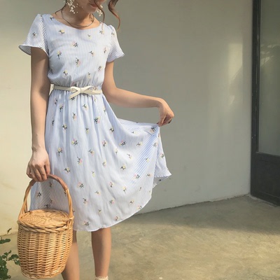 Qianjin Gui P 18 mùa hè hè một làn gió hoa thêu sọc eo đầm với vành đai giá váy maxi váy đầm