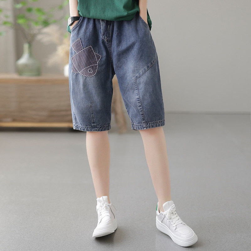 Stretched-waist embroidered Halon jeans for women's summer, thin style, 2022, 5-point casual loose, retro straight-leg midpants details Picture