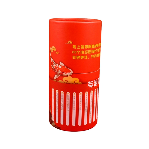 Брак поднимает дверь, и жених жених жених жених, игра, затягивая весь человек, блокирующий дверь в центре города.