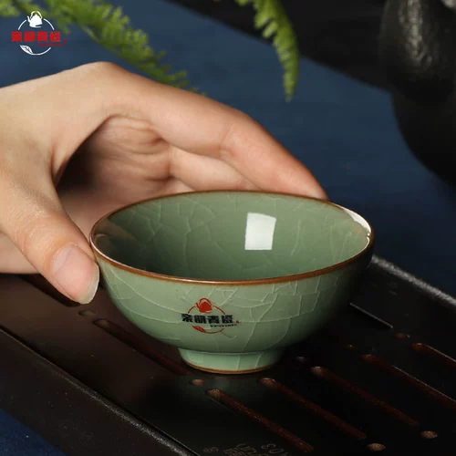 Pro -Rhyme Celadon Kiln Ceramic Pu'er Tea Cup Little Tea Cup Кунг -фу чайная чашка Мастер чашка дома один