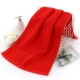 Простое и необычное полотенце красное