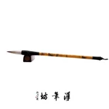 В Hanbifang также есть кисти для начинающих, позволяющие практиковать обычные шрифты, и обычные кисти диаметром 8 см для студентов, которые могут использовать кисти для каллиграфии.