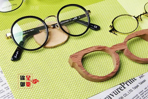 Многоцветные очки, стенд, градиент