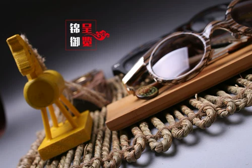 Соломенные ретро очки, модный атмосферный стенд