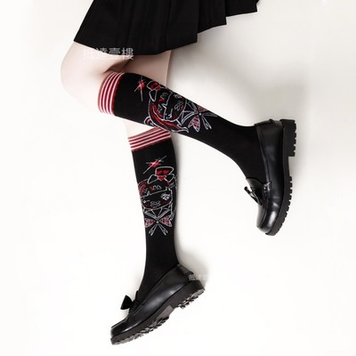 taobao agent Arrive at the first floor of the original bad mid -tube jk black red y2k dark punk comics girl sickness, autumn and winter calf socks