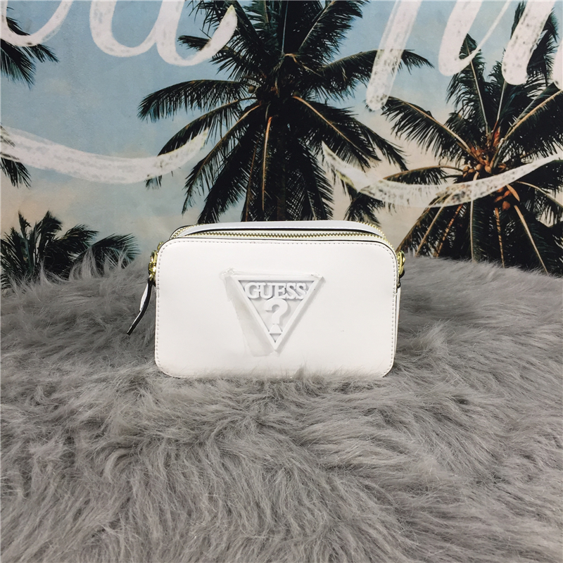 WhiteGUESS new pattern camera Female bag Solid color Inverted triangle pattern leisure time Metal chain One shoulder Oblique span Small square bag