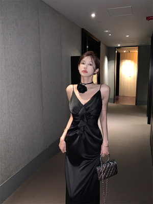 taobao agent Black summer dress, sexy long skirt, french style, V-neckline, flowered