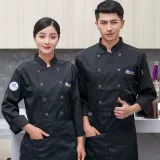 Крупная одежда с длинной осенней и зимней одеждой отель отель отель