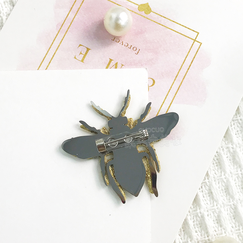 Dior Dior Counter Gift Golden Bee Brooch Simple Fashionable Beautiful Atmosphere Gift Bag