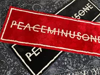 Красный, прямоугольный