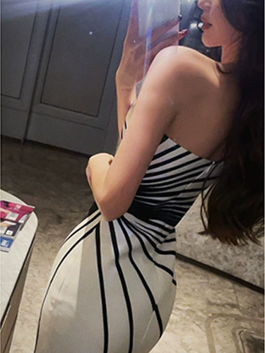 Летнее дизайнерское платье без рукавов, мини-юбка, французский стиль, тренд сезона, с акцентом на бедрах