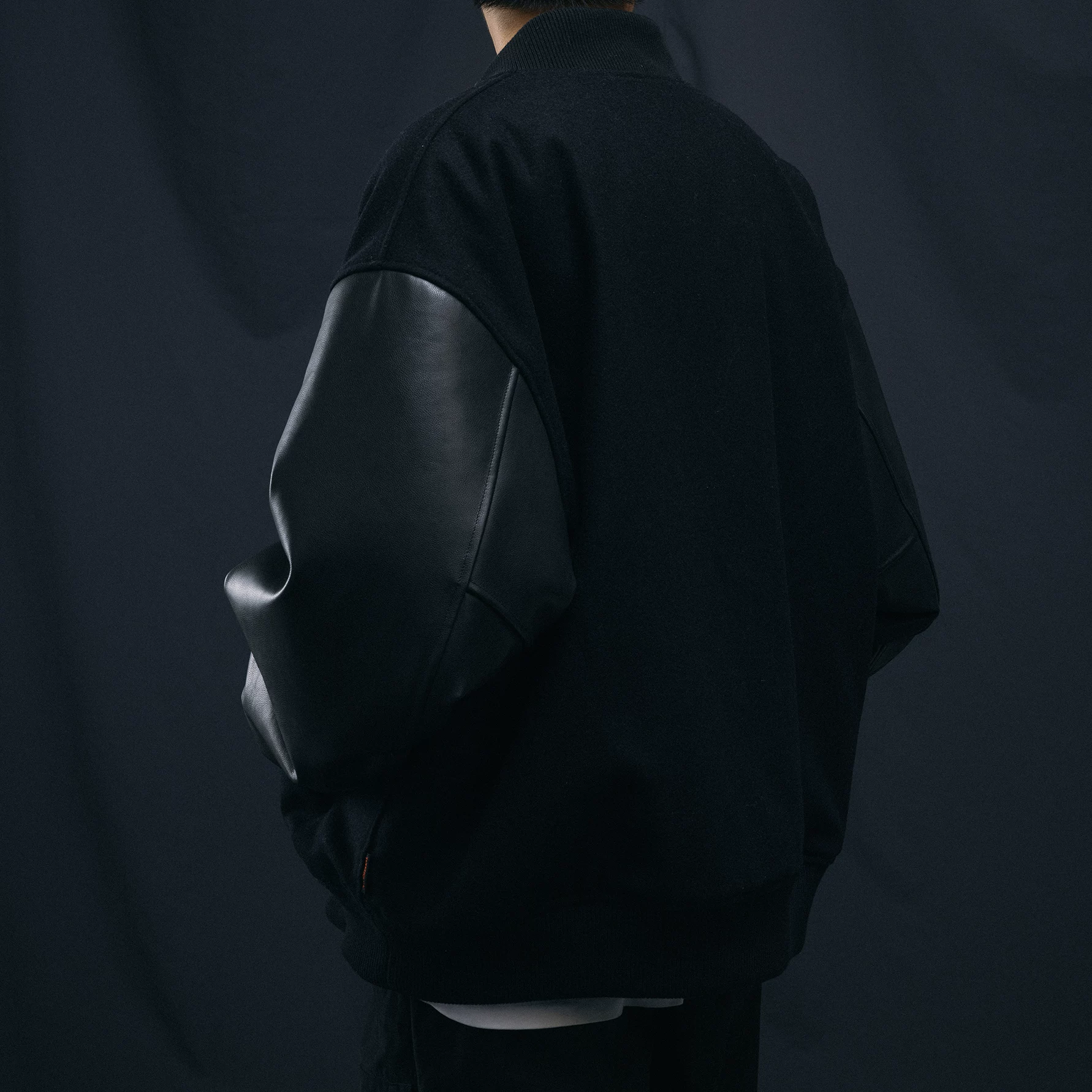 Кожаный рукав бейсболки BananaClub "Baseball Jacket" бейсболка в стиле кожаный рукав