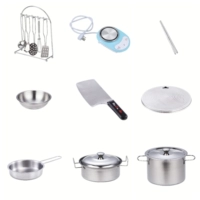 Электрическая отопительная плита плюс вешалка. Цвет электроплиты распределен случайным образом.